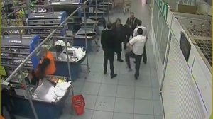 охранники супермаркета vs наглые покупатели
