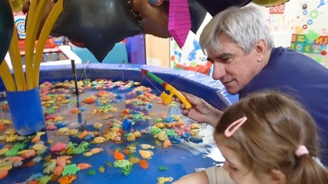 VLOG Прогулялись. Человек лежит. Проходить ли мимо смотреть онлайн