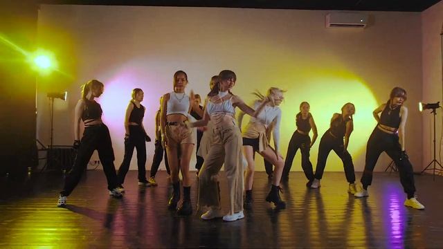 블랙핑크 BLACKPINK - PINK VENOM [MV ver.] • PRO LEVEL • V Dance Studio #blackpink #pinkvenom