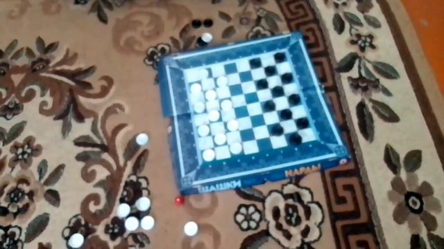 типичная игра в шашки