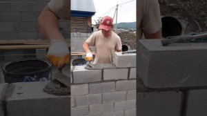 Как же просто??Как правильно и просто класть шлакоблок ???♂️#sorts  #стройка #шлакоблок #кладка