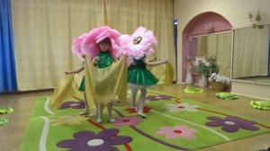 осенний танец с шарфиками