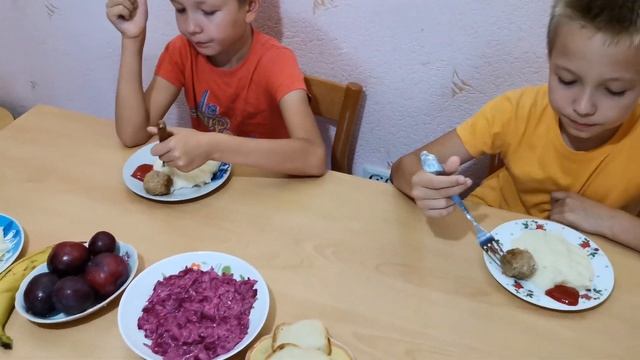 Наш завтрак, обед, полдник. Чем накормить большую семью. ЭКОНОМНОЕ МЕНЮ.