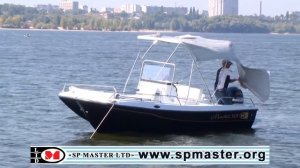 Лодка Мастер 505 с тентом на воде
