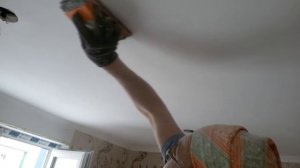 Устранение разводов на потолке