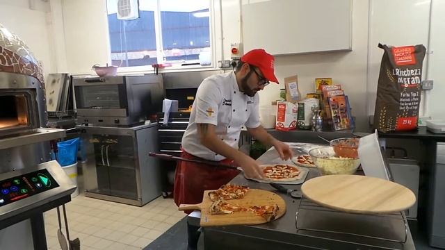 20171214 Davide Neapolitan pizza Morello Forni смотреть онлайн