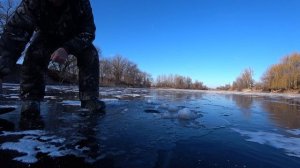 Зима. Рыбалка на жерлицы. Утренний клев порадовал.