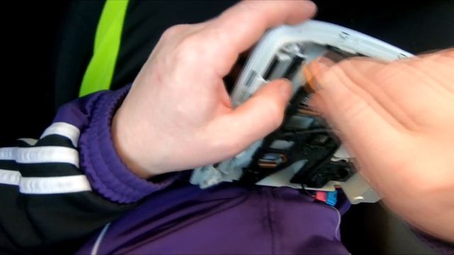 Audi A4/A5/Q5 B8 - Wymiana lampek podsufitki/Replacing the headliner lights смотреть онлайн