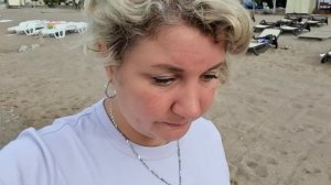 Черногория. Завтрак. Оксана в восторге от моря!