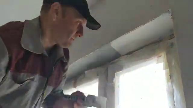 Убираю неровности на оконных проемах шпаклевкой – снято на видео смотреть онлайн