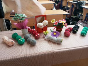 сочинила песню