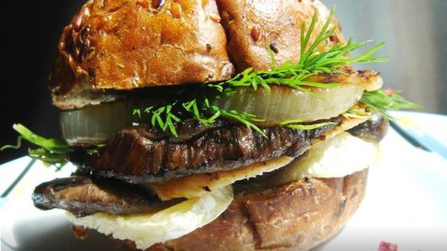 Сэндвич с грибами и курицей