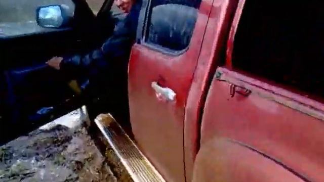 Внедорожник Мазда ВТ-50. Прохождение водного препятствия. смотреть онлайн