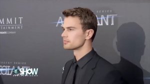 Тео Джеймс - проти!