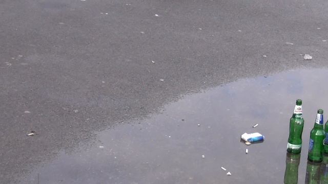 Центральная площадь Василькова после праздника . 21 апреля. смотреть онлайн