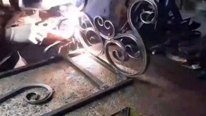 ОТЛИЧНАЯ ЛАВОЧКА,ИЗ ПРОФИЛЬНОЙ ТРУБЫ