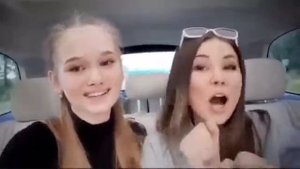 Гузель Уразова и дочка Эллари Хакимова поют вместе новую песню «"Көнбагышлар»