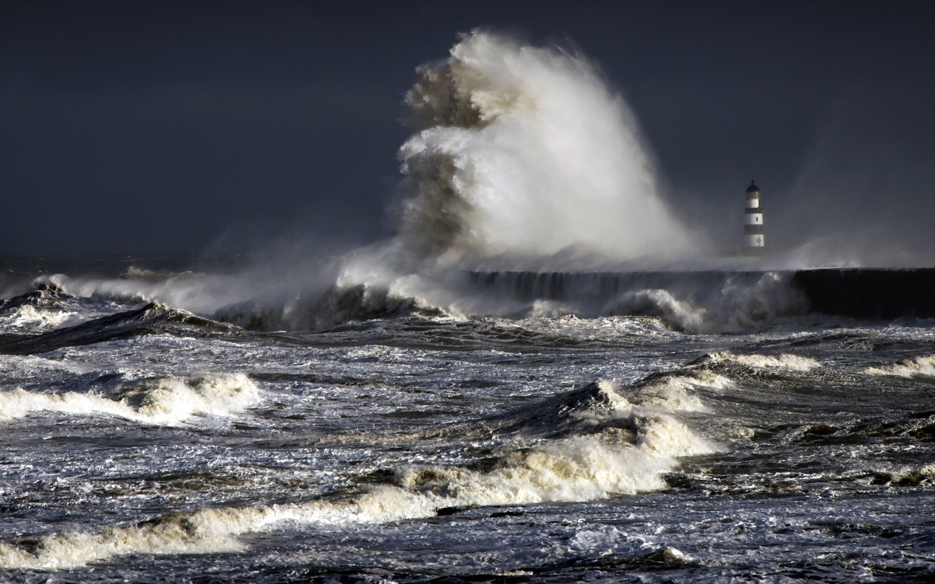 Storm. «Шторм на черном море». Ацвазовский. Море шторм Владивосток. Шторм в Северном море. Северное море Маяк шторм.