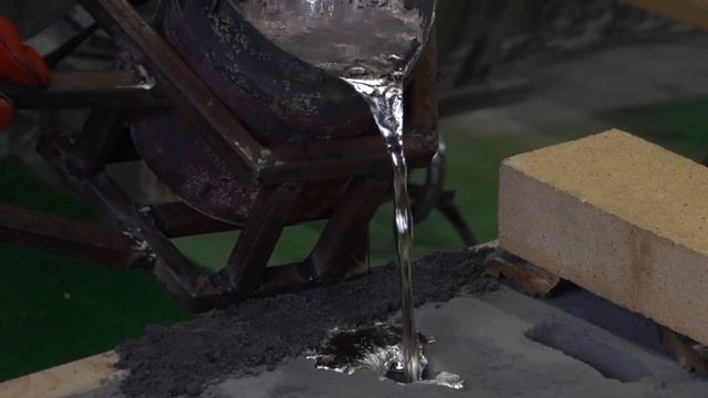 ОТЛИВАЮ МОЛОТ ТОРА  из АЛЮМИНИЯ - РАЗБИЛ им ШЛЕМ.. БИТВА с ЩИТОМ