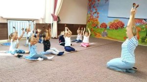 Ритмика для малышей. Для детей 2-3 лет. Игра на шумовых инструментах. В ложки бей веселей.