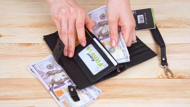 Обзор женского кожаного кошелька на хлястике с кнопкой ST Leather 19280 смотреть онлайн