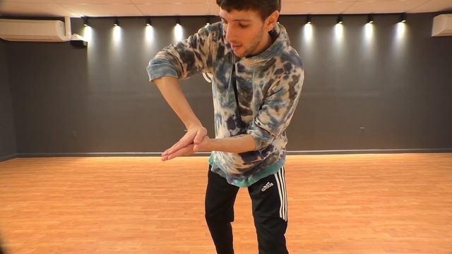 Learn how to Breakdance! | FREE ONLINE Class | Lesson 3 - Posture for Bboys смотреть онлайн