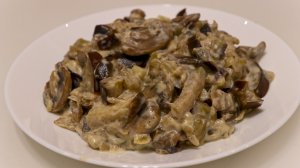 Баклажаны с грибами в сметане