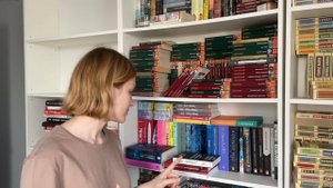 перестановка и уборка на книжных полках ❤️? |  моя огромная библиотека (часть 1)