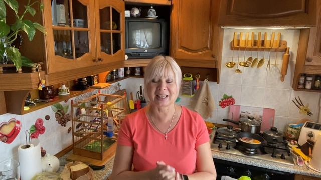 На улице метель а у меня все валится из рук | АРИНА БЕЛАЯ смотреть онлайн