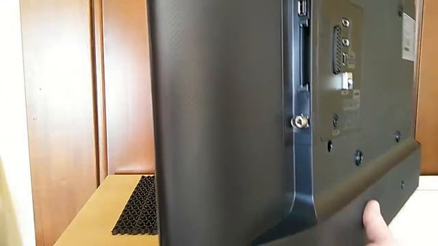 Бюджетный SMART TV Samsung UE32J4500. Внешний вид ,корпус, разъемы смотреть онлайн