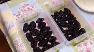 Фаршированный чернослив грецкими орехами под сметанным соусом и сгущенкой!