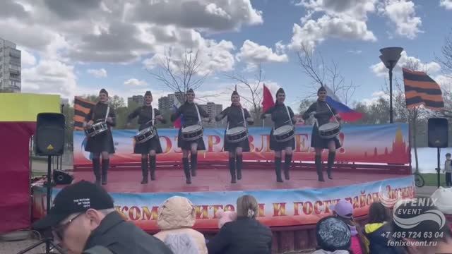 Заказать барабанщиц на праздник 9 мая в Москве - военный ансамбль барабанщиц на День Победы