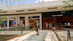 Охранник Психанул (потерявшиеся покупатели достали вопросами) и...