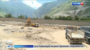 Реку Герхожан в Тырныаузе очищают от грязевых наслоений