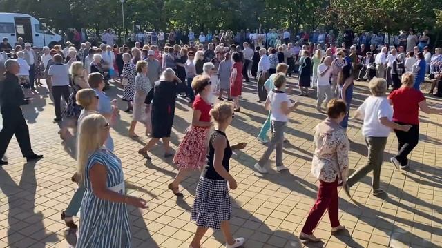 Танцы в парке в Солигорске. Май 2023