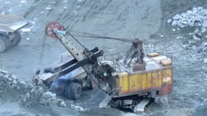 Самый массовый экскаватор в карьерах ЭКГ-5А и БЕЛАЗ