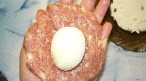 Зразы с целым яйцом