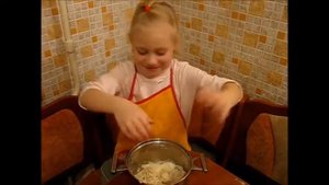 Ирка готовит затирку