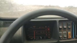 Самодельный гусеничный вездеход испытания по грязи.