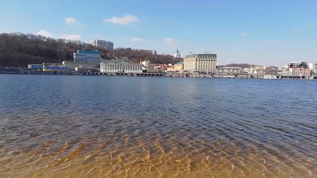 Река Днепр. Прекрасный весенний день в Киеве. смотреть онлайн