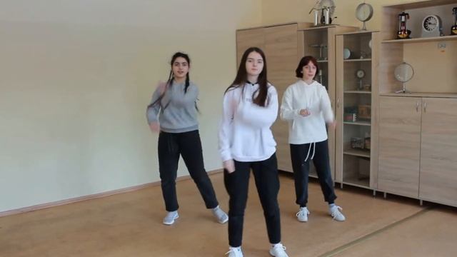 Танец - поздравление с днем защитника Отечества. МАОУ СОШ № 48 г.Калининград. смотреть онлайн