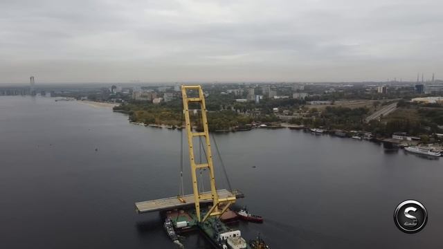 Огромный плавучий КРАН ЗАХАРИЙ. Транспортировка пролета 800 тонн к ВАНТОВОМУ МОСТУ