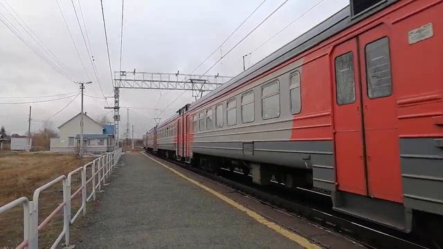 Электропоезд ЭД4М-0339 прибывает на ст. Бишкиль смотреть онлайн