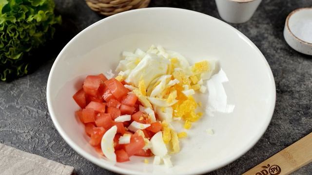 Салат с морепродуктами и красной икрой