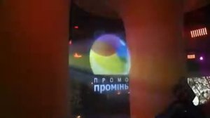 Голограмма на экране обратной проекции (Hologram on a rare projection screen)