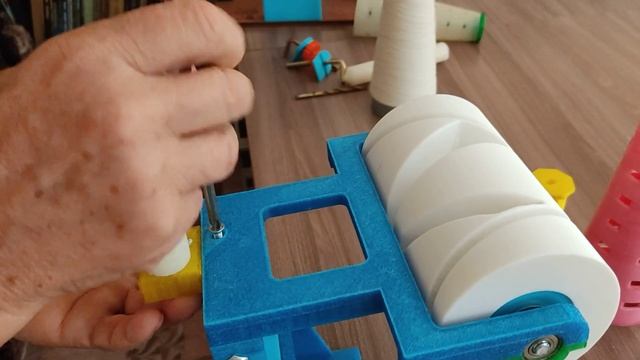 Бюджетная моталка для пряжи на конус смотреть онлайн