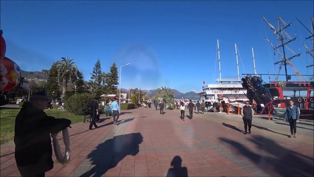 Турция: Аланья в марте. Море тюльпанов. Пляж и набережная в центре