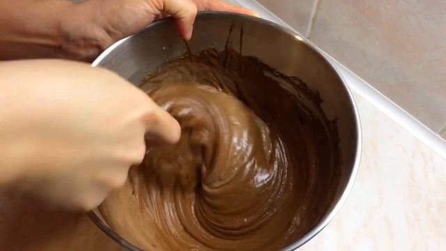 Шоколадный торт - пирог на раз два три Без миксера , ничего взбивать не нужно смотреть онлайн