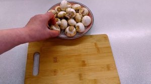Куриные бедра с грибами в духовке, к семейному обеду или ужину. Вкусное и сытное блюдо.