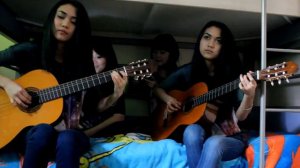 Азиатки поют на гитаре. Я могу тебя очень ждать.